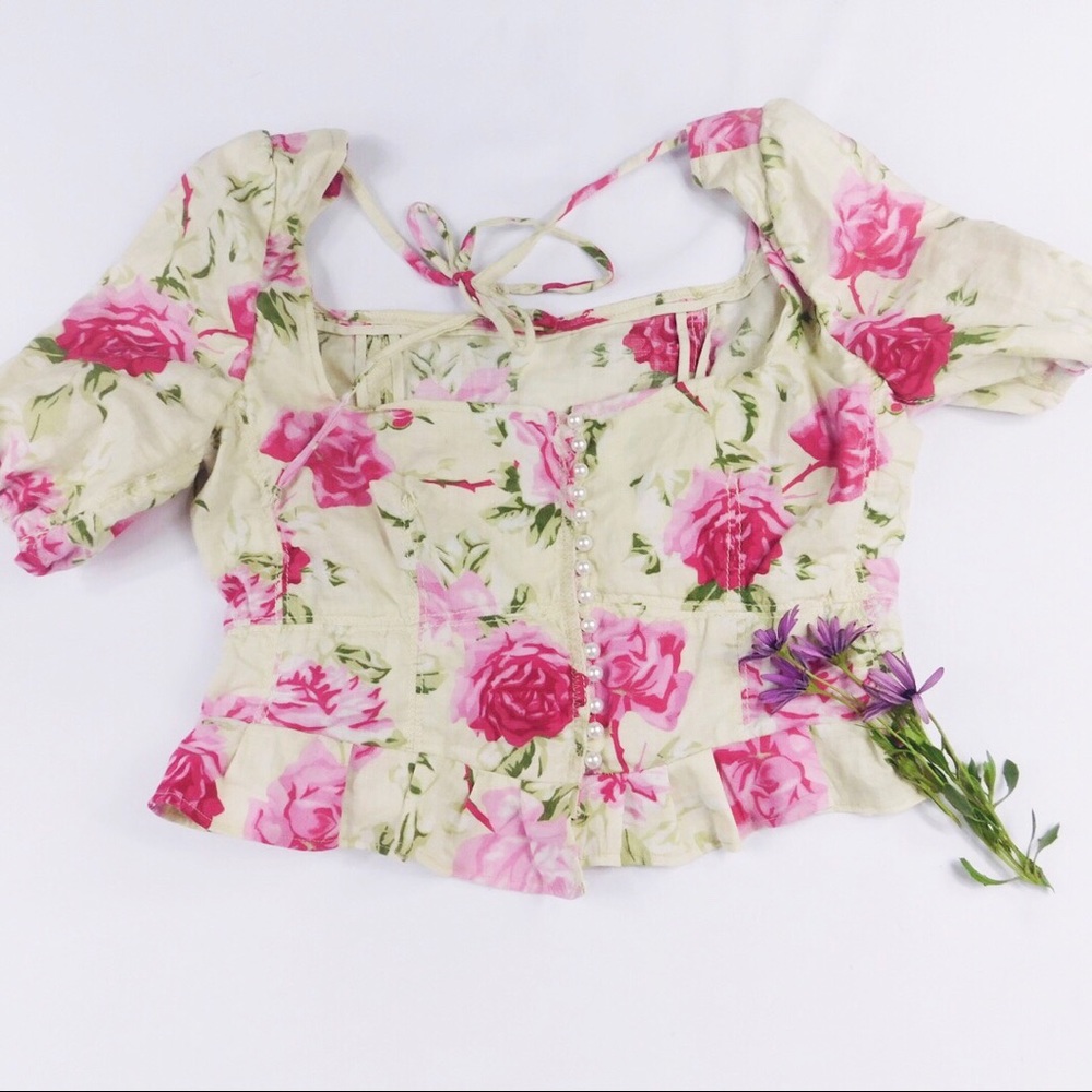 Floral Blouse with puff sleeves and pearl buttons